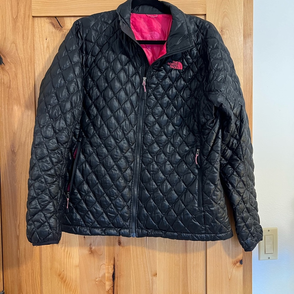 The Northface light weight puffer quilted jacket black pink womens size large
